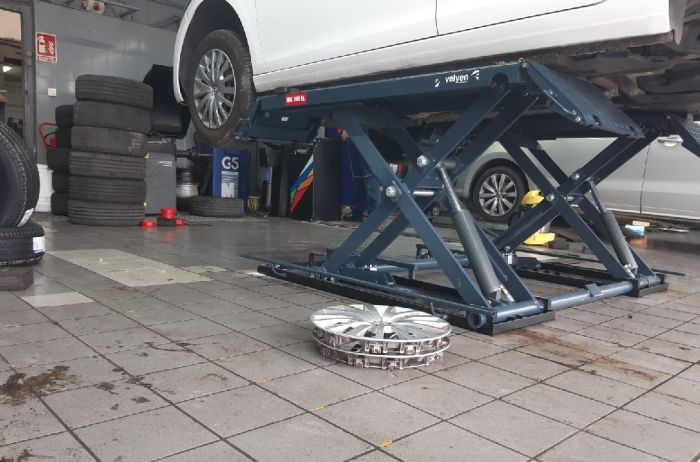 Подъемник автомобильный ножничный 2,8 тонн Velyen 4EE1150, электрогидравлический, 380В