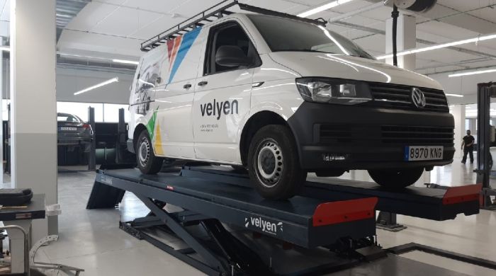 Подъемник автомобильный ножничный 4 тонны Velyen 4EE2406, электрогидравлический, 380В