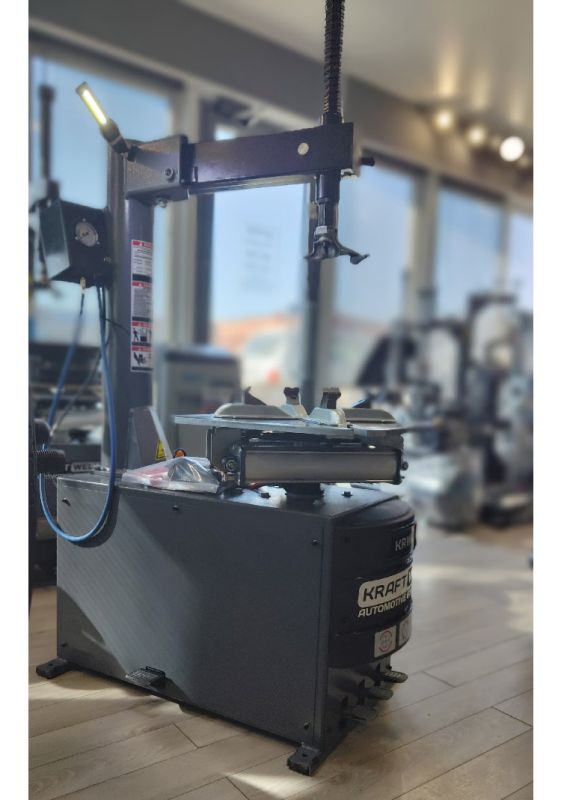 Шиномонтажный станок легковой KraftWell KRW22 (MAESTRO 22), полуавтоматический, 380В, до 22"