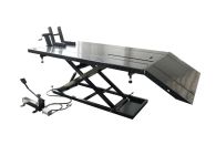 Подъемник для мотоциклов и квадроциклов 680 кг KraftWell KRW680MQ, пневмогидравлический