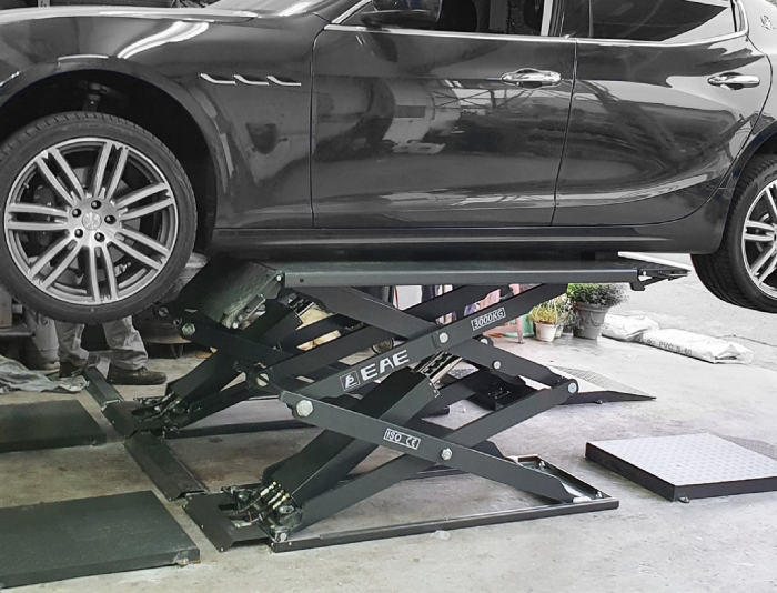 Подъемник автомобильный ножничный 3 тонны Everlift EE-6501V2 (RAL 7016), электрогидравлический, 380В