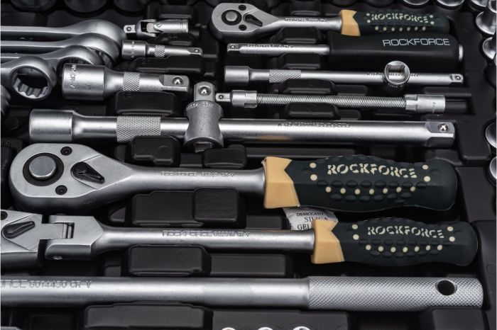 Набор инструментов в кейсе Rock Force RF-41421-5, 142 пр., с трещоткой, 1/4", 1/2", 3/8"