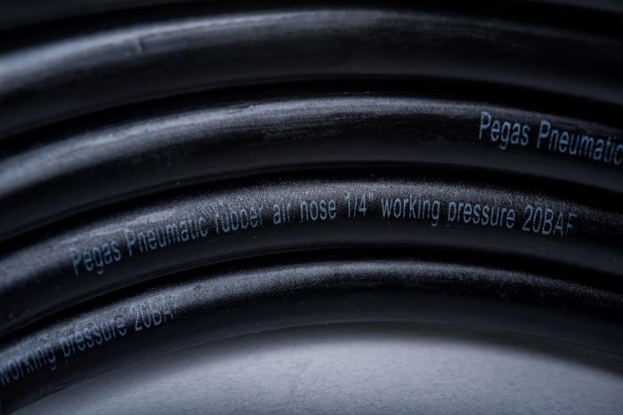Шланг резиновый с быстросъемными соединениями Pegas Pneumatic 4902, 15 м, 6.5х13 мм, 20 бар