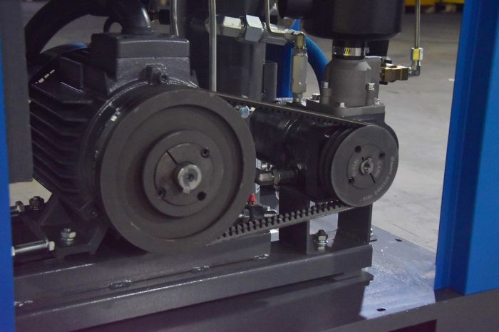 Винтовой компрессор KraftMachine KM11-10рВ-500, ременной привод, 10 бар, IP23, 1500л/мин, 500л