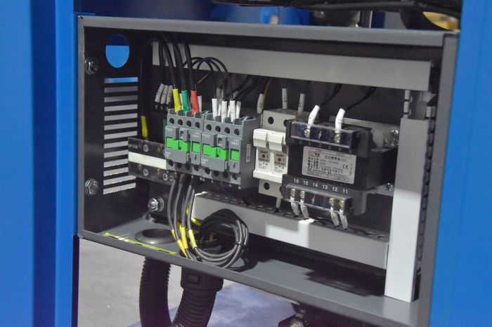 Винтовой компрессор KraftMachine KM11-10рВ-500, ременной привод, 10 бар, IP23, 1500л/мин, 500л