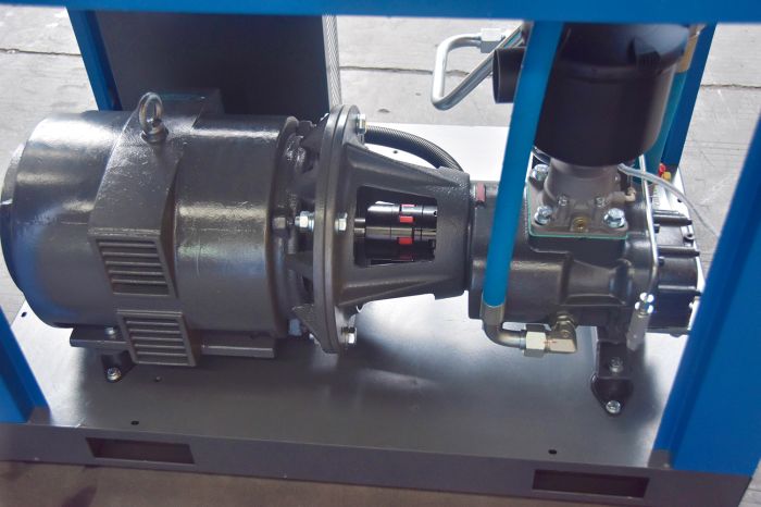 Винтовой компрессор KraftMachine KM11-8рВ-ЧРП-500/О, прямой привод, 8 бар, IP55, 1700л/мин, 500л, осушитель, ЧП