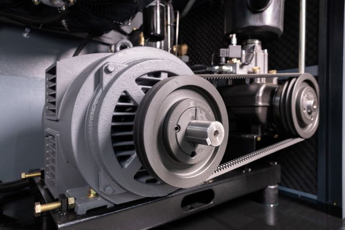 Винтовой компрессор IronMac IC 7,5/10 B, ременной привод, 10 бар, IP55, 600л/мин