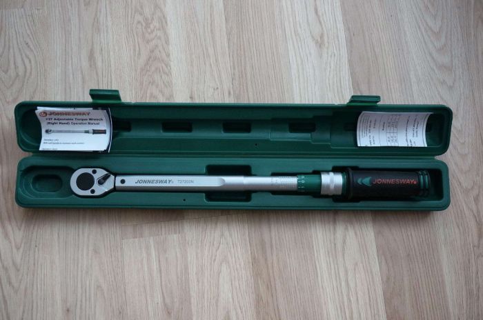 Динамометрический ключ Jonnesway T27200N, предельный, 40-200 Нм, 1/2"