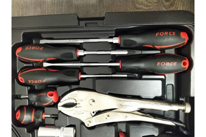Набор инструментов в кейсе Force 41421R, 142 предмета, с трещоткой, 1/2", 1/4", 3/8"