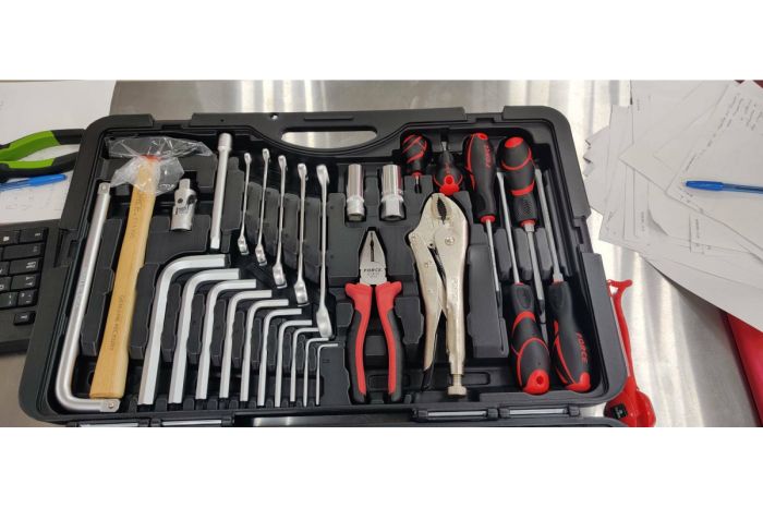 Набор инструментов в кейсе Force 41421R, 142 предмета, с трещоткой, 1/2", 1/4", 3/8"