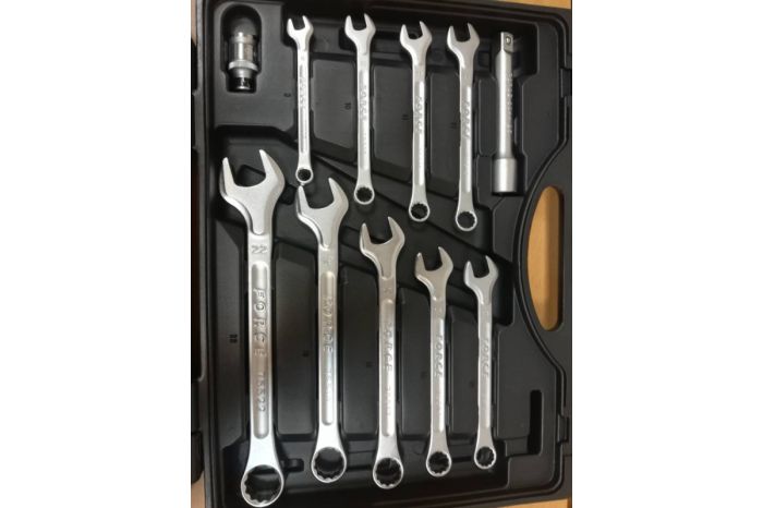 Набор инструментов в кейсе Force 4821R, 82 предмета, с трещоткой, 1/4", 1/2"