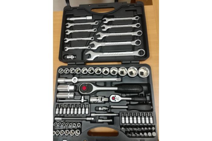 Набор инструментов в кейсе Force 4821R, 82 предмета, с трещоткой, 1/4", 1/2"