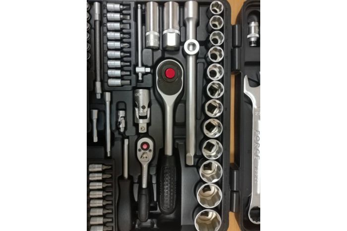 Набор инструментов в кейсе Force 4821R, 82 предмета, с трещоткой, 1/4", 1/2"