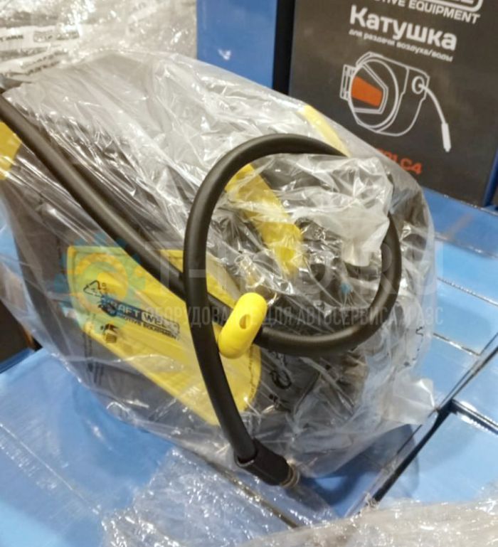 Шланг для раздачи сжатого воздуха, воды KraftWell KRW1731.C4, на катушке, 15 м