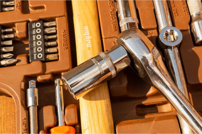 Набор инструментов в кейсе Ombra OMT77S12, 77 предметов, с трещоткой, 1/4", 1/2"